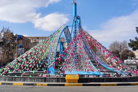 آذین بندی و ایجاد موج نشاط انقلابی در فضای عمومی شهر ورامین