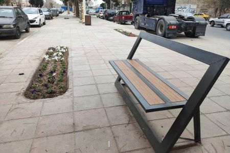 اجرای عملیات پیاده روسازی و نصب کف پوش توسط معاونت فنی و عمران شهرداری ورامین در بلوار مجتمع ادارات